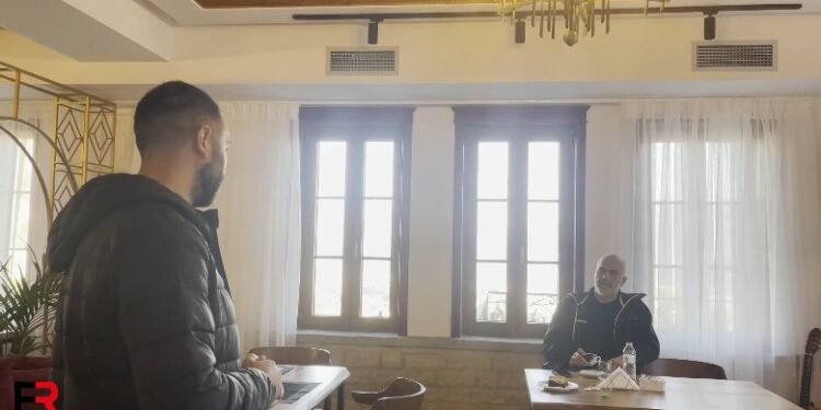 TRAHANA PËR MËNGJES/ Rama bisedë me pronarin e hotelit në Gjirokastër, e pyet sa e paguan kamarieren