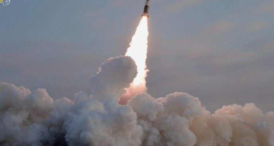 NDIZEN TENSIONET NË LINDJEN E LARGËT/ Alarmohet Japonia, Koreja e Veriut lëshon raketën balistike