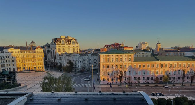 NUK NDALET LUFTA/ Kievi zgjohet sërish nga sirenat e sulmit ajror, granatime gjatë natës në Zaporizhzhia
