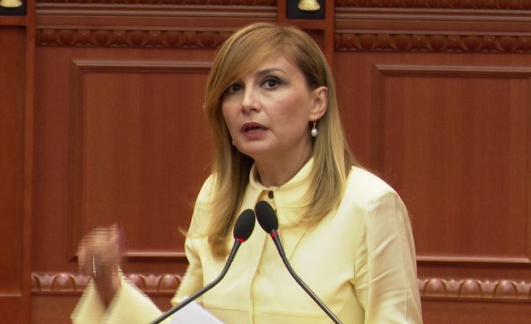 “ERE ËSHTË KTHYER NË NOTER TË QEVERISË”/ Tabaku nga Kuvendi: Bordi i karburanteve po cakton çmimet siç duan oligarkët