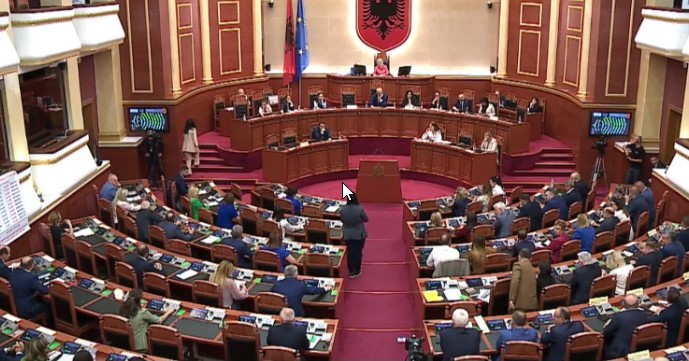 LISTA/ Emrat e deputetëve që votuan pro hapjes së DOSJEVE të ish-Sigurimit. Ja kush abstenoi