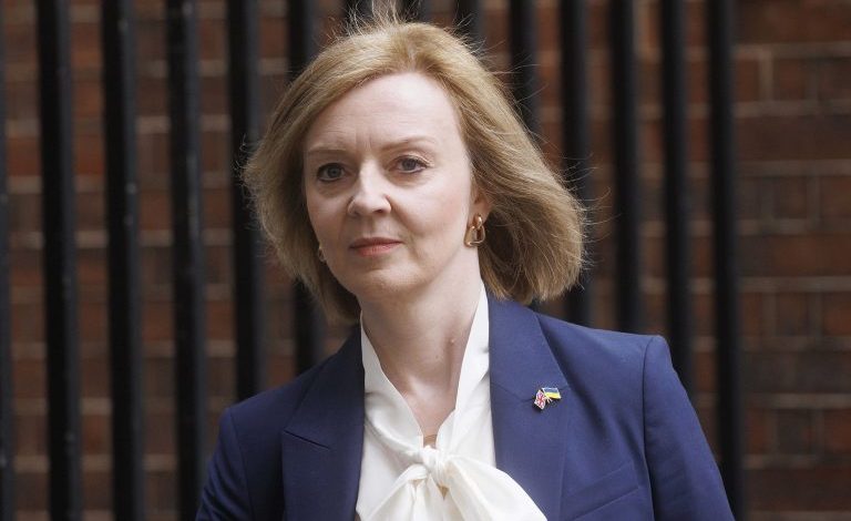 VETËM 45 DITË NË DETYRË/ Liz Truss jep dorëheqjen si kryeministre e Britanisë