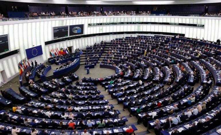 STRATEGJIA E RE E ZGJERIMIT/ PE kërkon që Serbia të penalizohet për mosvënie të sanksioneve ndaj Rusisë