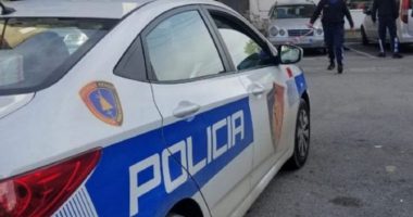 E PËSOJNË KEQ/ Shisnin kanabis nëpër Tiranë, arrestohen 3 të rinj