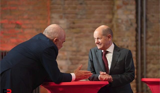 “EDI, SAPO…”/ Mesazhi i Scholz për Ramën, dhe përgjigja epike e kryeministrit: Ai momenti kur drejtori…
