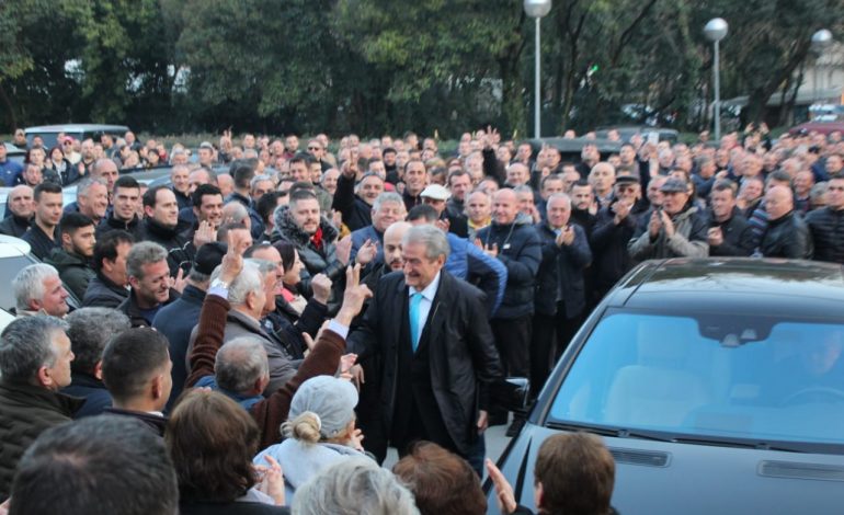 AXHENDA E PROTESTAVE/ Ish-kryeministri Berisha: Do nisim me frontin për shpëtimin e Shqipërisë! Jemi bashkë me aleatët