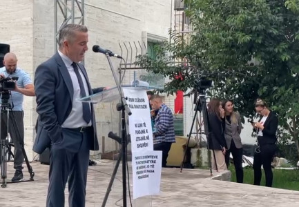 “KA PRESIONE”/ Kreu i Sindikatës së Pedagogëve: Nëpër këmbë kemi “grevëthyes” që nuk e duan këtë lëvizje! Rektorët…