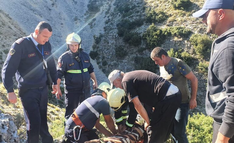 E RËNDË/ Rrëzohet në kanionet e Tepelenës 20-vjeçari amerikan, dërgohet në spital, dëmtime në…