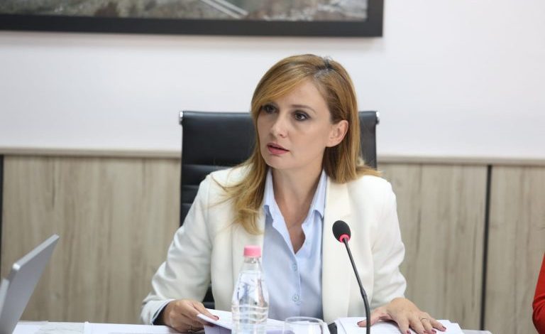 RRITJA E ENERGJISË/ Tabaku në mbledhjen e ERE-s: Po përcaktohet çmimi pas kërkesave të qeverisë, uzurpim dhe marrje e kompetencave