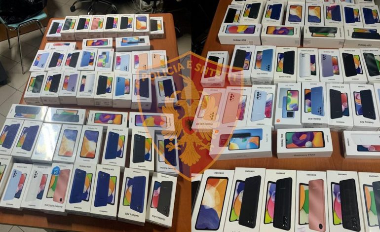 SHISNIN TELEFONA TË KONTRABANDUAR/ Arrestohen 3 të rinj, sekuestrohen 65 aparate celulare