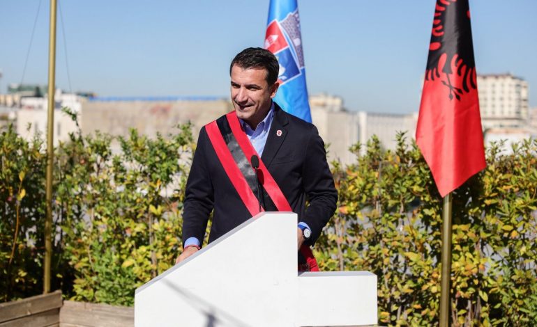 6 TË HUAJ MARRIN NËNSHTËSI SHQIPTARE/ Veliaj: ’Putinflacioni’, nuk e ndryshon dot shpirtin solidar të Tiranës