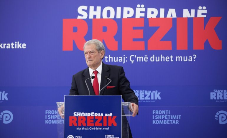 NESËR PROTESTA E PEDAGOGËVE/ Thirrja e Berishës: Të gjithë në protestë