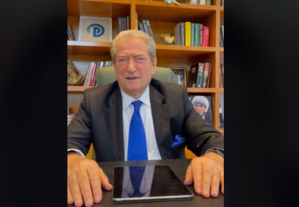 BERISHA SI BERLUSCONI/ Hap kanalin e tij në Tik Tok dhe fton të rinjtë: Të bashkojmë forcat për shpëtuar Shqipërinë! Sfida jonë, largimi i kësaj qeverie