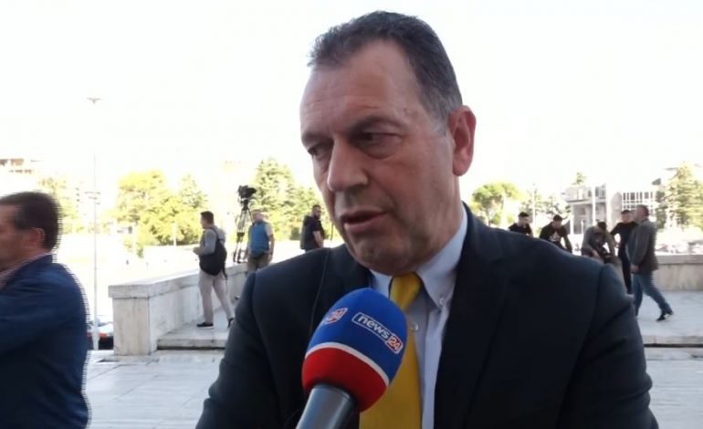 PROTESTA/ Pedagogu Biberaj: Kjo qeveri s’i njeh negociatat. Bojkot mësimit deri në plotësimin e kërkesave