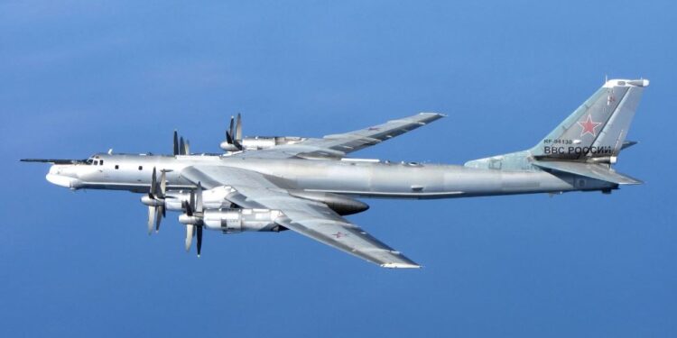 ÇFARË PO NDODH? Bombarduesit rus pranë SHBA-ve, 2 avionë amerikanë i vihen në ndjekje