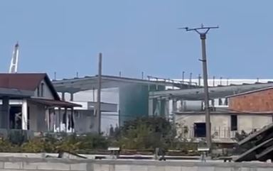 PAMJET/ Rrjedhje gazi nga cisternat në Porto Romano në Durrës, banorët vendosen në alarm