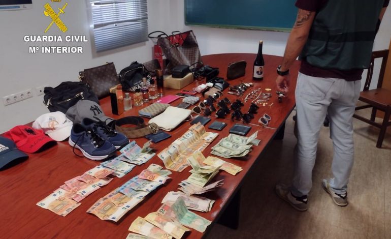 GRABISNIN BANESAT KUR PRONARËT ISHIN DUKE FJETUR/ Pranga për 2 “skifterët” shqiptarë në Spanjë