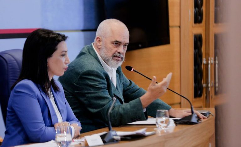 BOJKOTI/ Rama i përgjigjet pedagogëve: Koha kur qeveria rrit pagat në mënyrë uniforme se kërkojnë Sindikatat, ka mbaruar bashkë me…