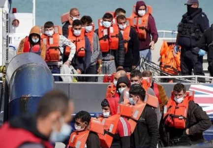 “PRISNI, MOS SHKONI DUKE RREZIKUAR”/ Ambasadori britanik mesazh nga Kukësi për shqiptarët që ikin në Angli: Do garantojmë mundësi të reja punësimi