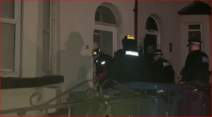 KISHTE KTHYER BANESËN NË LABORATOR KANABISI/ Policia bastis shtëpinë e të riut shqiptar në Merseyside