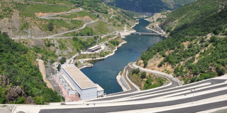 KRIZA ENERGJITIKE/ Fierza mbetet në nivelin 271 metra: Shiu nuk ndikoi në shtimin e prurjeve në liqen