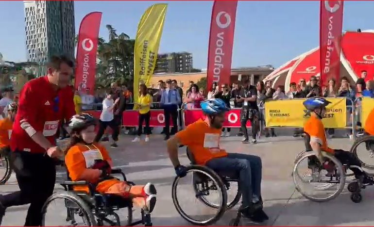 MARATONA E TIRANËS/ Veliaj i bashkohet kauzës së personave me aftësi ndryshe