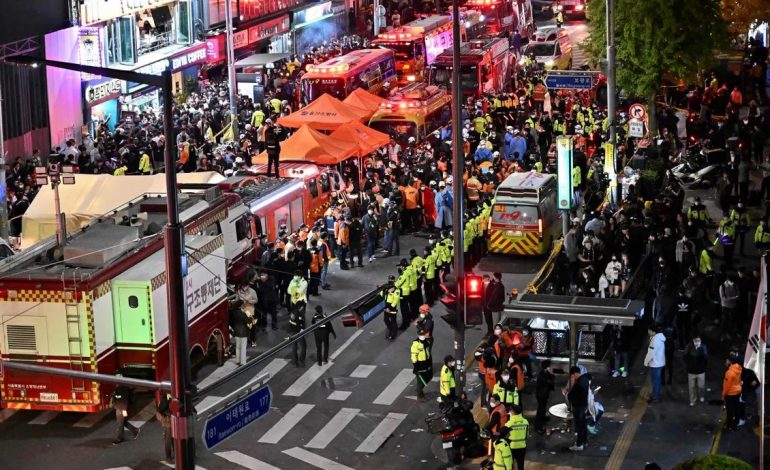FESTA E HALLOWEE-N U KTHYE NË TRAGJEDI/ 151 viktima në Korenë e Jugut, vendi në zi kombëtare