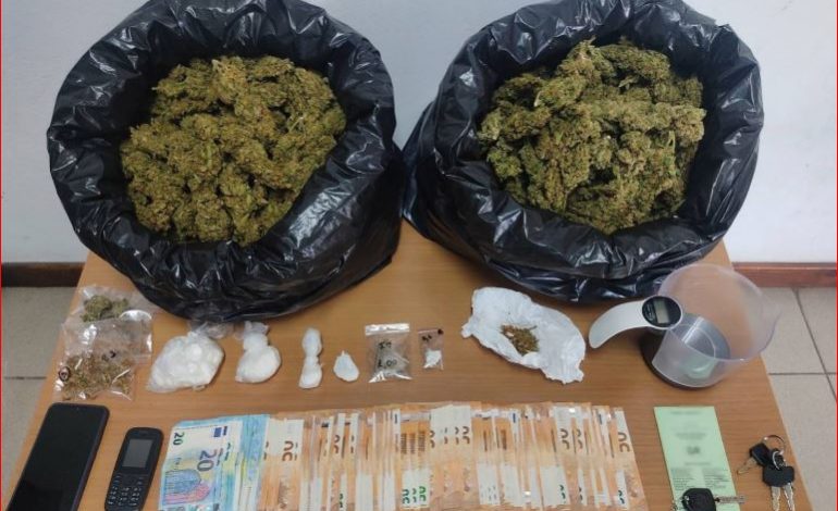 KOKAINË DHE KANABIS NË SASI TË MËDHA/ Policia helene vë në pranga shqiptarin që furnizonte me drogë jugun e Greqisë