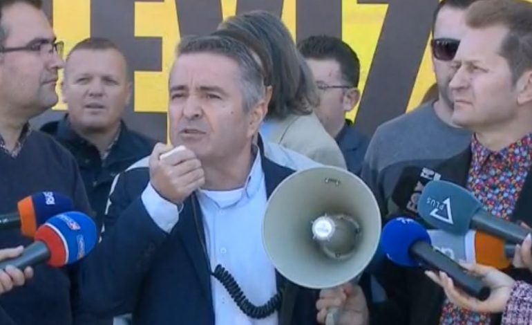 PROTESTA E PEDAGOGËVE/ Kovaçi paralajmëron grevë urie: Është varianti jonë i fundit nëse nuk plotësohen kërkesat