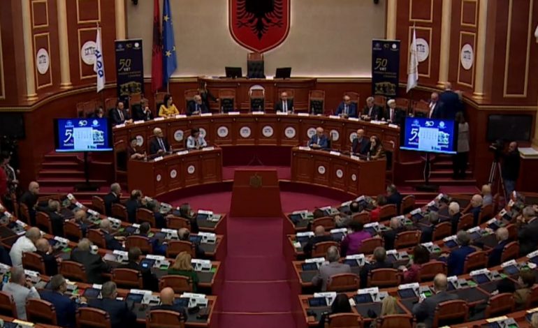 KUVENDI NË SEANCË PLENARE/ ebat publik për situatën energjitike në vend. Diskutime dhe për dosjet e ish-Sigurimit