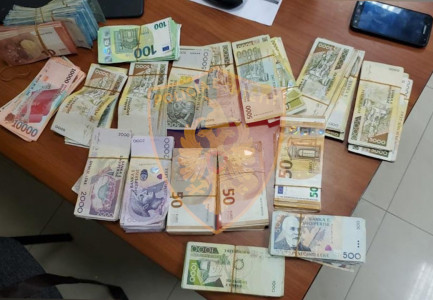 U KAP NË MAKINËN PLOT ME EURO DHE LEKË/ Akuzohet për pastrim parash, nis procedimi penal për 39-vjeçarin në Fier (EMRI)