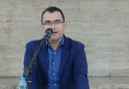 PROTESTA KOMBËTARE/ Pedagogu thirrje Ramës: Tërhiq rritjen e pagave me 8%, bëhu çerek burrë dhe plotëso kërkesat tona minimale