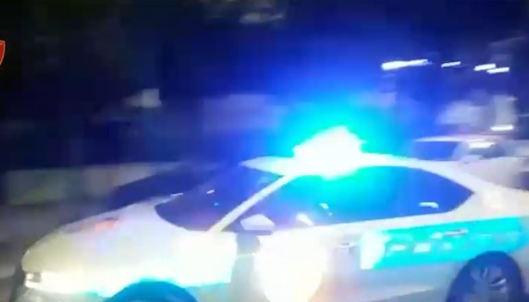 LËVIZNIN ME ARMË NË MAKINË/ Arrestohen dy persona në Tiranë, po përgatiteshin për…