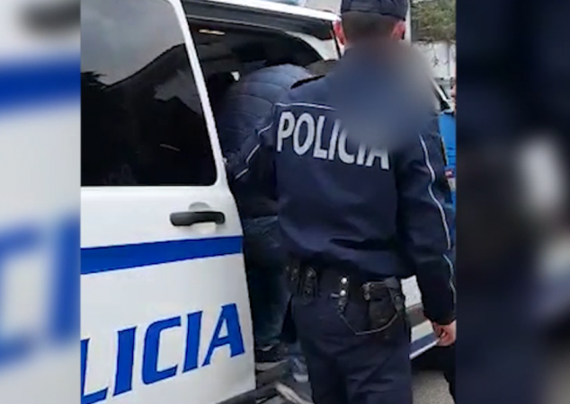 EMRI/ Sekuestrohet një pako me heroinë në Elbasan, pranga 43-vjeçarit që theu masën e arrestit të shtëpisë