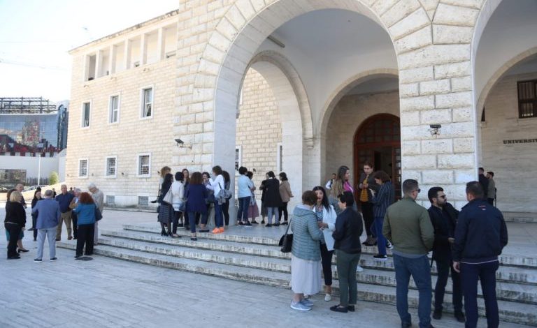 PËRSHKALLËZOHET BOJKOTI/ Pedagogët mbajnë sot protestë kombëtare, thirrja nga Sindikata: Plotësoni kërkesat