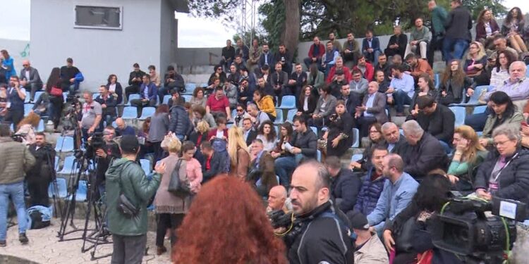 PEDAGOGËT BOJKOT MËSIMIT DITËN E HËNË/ Protesta 2-orëshe çdo ditë