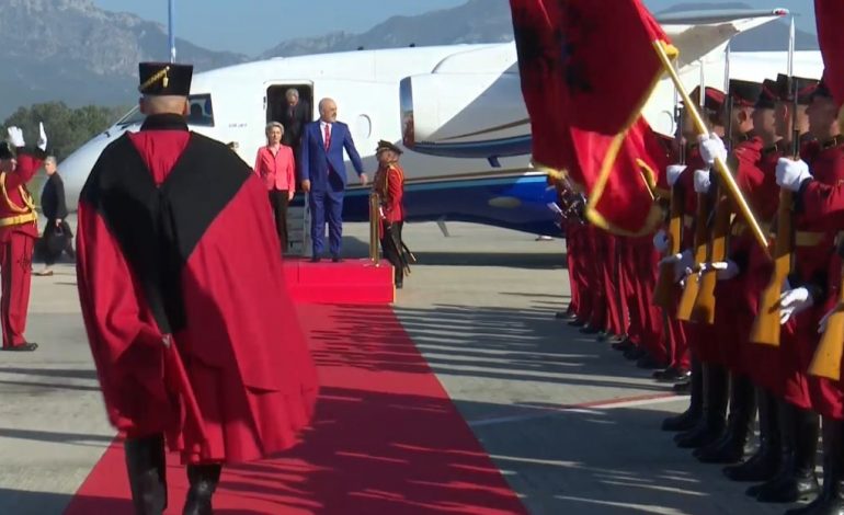 URSULA VON DER LEYEN MBËRRIN NË TIRANË/ Pritet nga kryeministri Rama