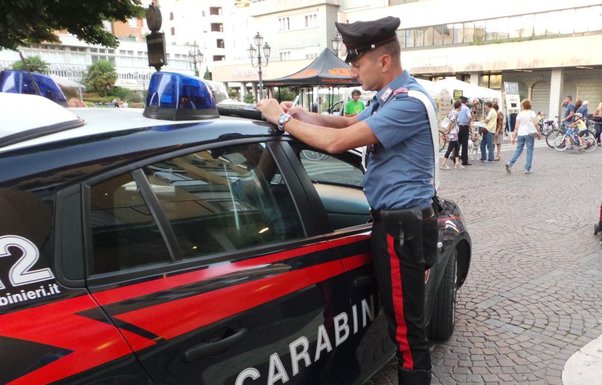 NDJEKJE SI NË FILMA/ Shqiptari shtyp gazin për t’i shpëtuar policisë italiane, çfarë iu gjet në makinë