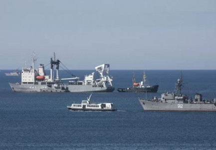 AKUZA UKRAINËS/ Rusia: Ka kryer sulme masive me dronë në flotën në Detin e Zi, një anije është dëmtuar