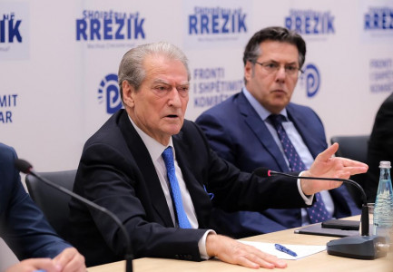 U VENDOS DATA E PROTESTËS? Paloka tregon çfarë ndodhi në mbledhjen e Këshillit Kombëtar: Berisha do nisë negociatat me aleatët dhe…