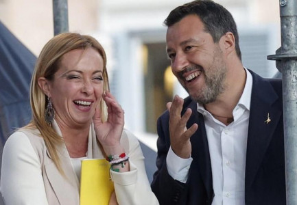 U FOL PËR KRISJE RRETH TYRE/ Salvini i del në mbrojtje Melonit në “betejën” e saj me mediat: Kush merret me mamin, babin e politikanëve është…