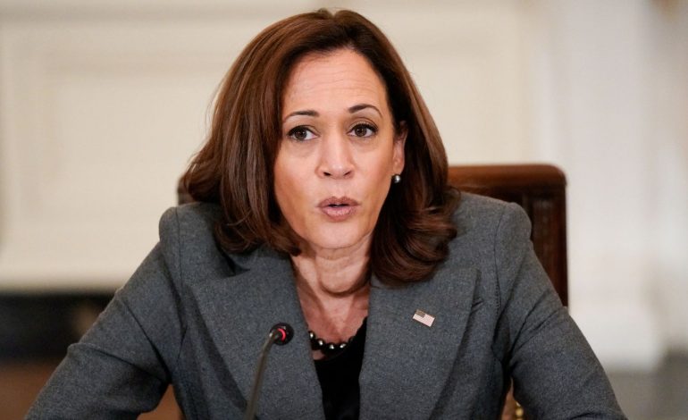 PAMJET/ Aksidentohet zv.presidentja amerikane, eskorta e saj përplaset me bordurën dhe një mjet tjetër