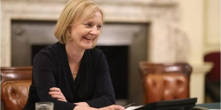 ANALIZA/ Arsyet që detyruan Liz Truss të japë dorëheqjen