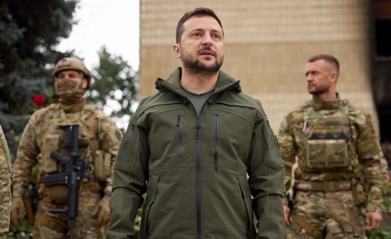 “BOTA ËSHTË NË ANËN TONË”/ Zelensky: Varrosëm mitin se ushtria ruse është e pathyeshme, Ukraina do ta fitojë luftën