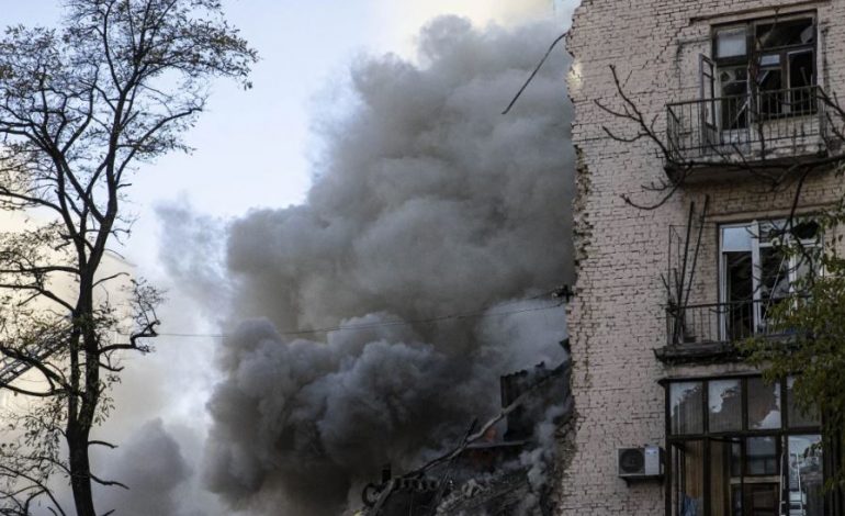 LUFTA/ Të paktën 28 dronë sulmuan Kievin, tre viktima, mes tyre edhe një grua shtatzënë