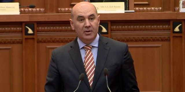 MOTIVI/ Alfred Rushaj dorëzon mandatin e deputetit të Partisë Demokratike