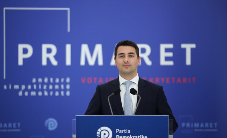 PROCESI I PRIMAREVE/ Armand Dervishi prezanton kandidaturën për bashkinë e Durrësit