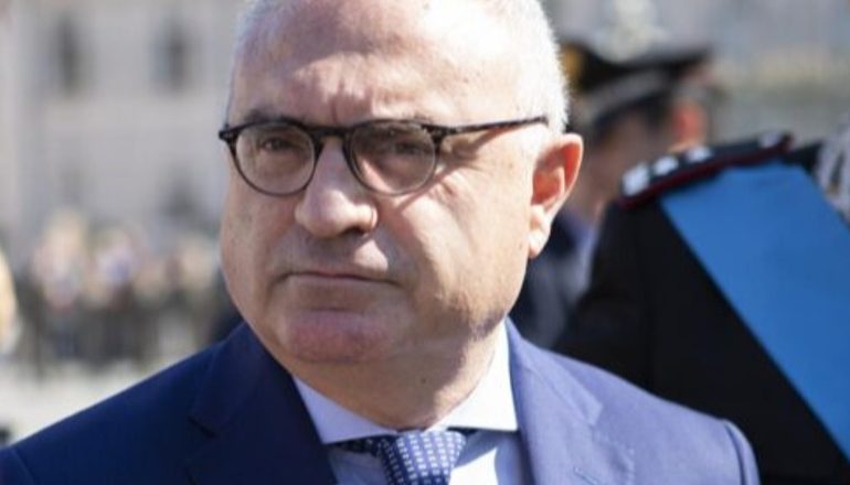 U RAPORTUA SI I ZHDUKUR/ Reagon Prefekti i Napolit: Nuk ka vdekje të konfirmuara, familja dhe foshnja janë rrugës për në spital