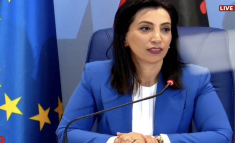 KONKURSI I PIKTURËS “SHQIPËRIA IME 2022″/ Ministrja Kushi uron Festat e 28-29 Nëntorit përmes punimeve fituese