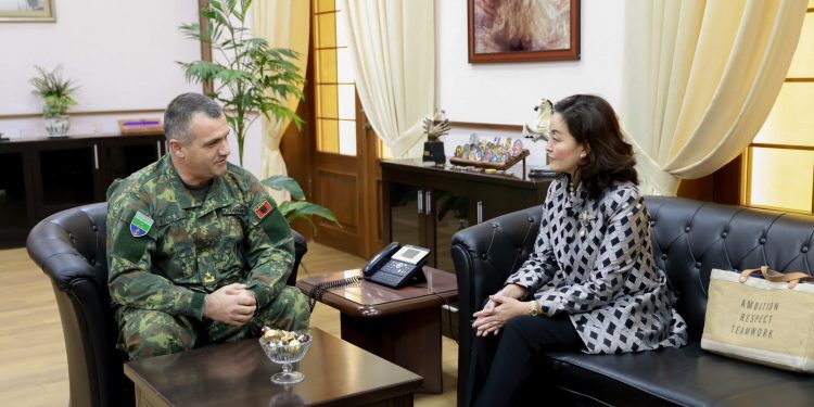 DETAJET/ Ambasadorja e SHBA takon Shefin e Shtabit të FA-së, ja çështjet që u diskutuan